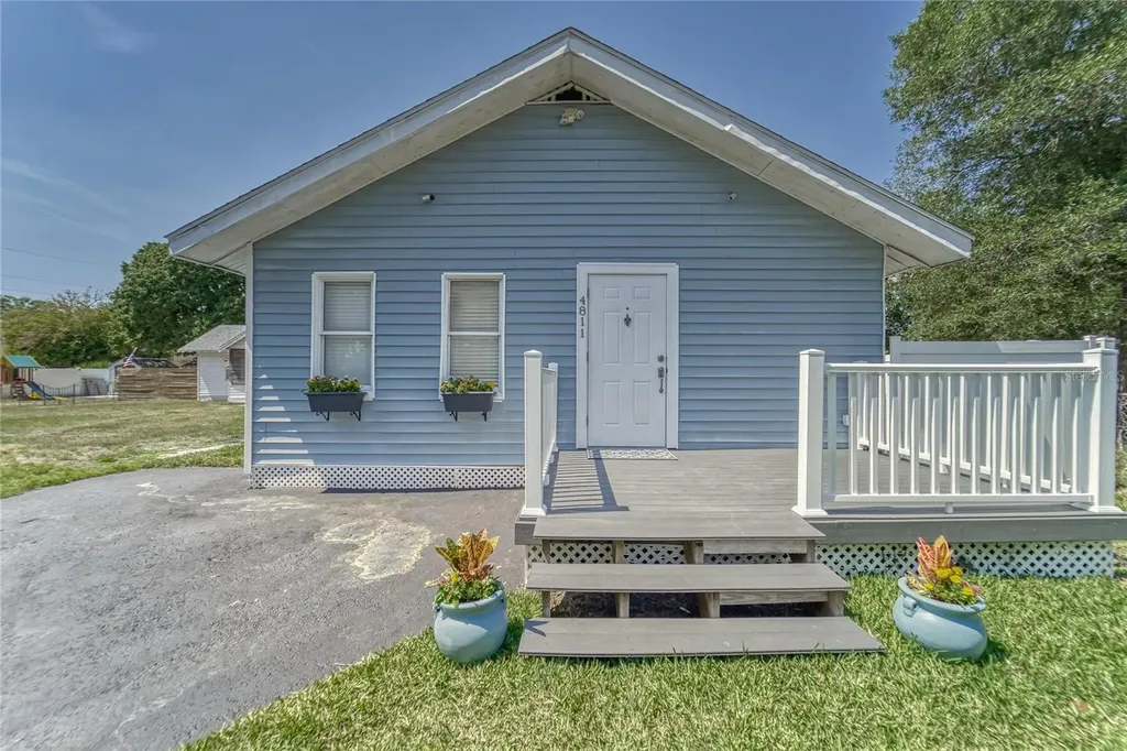 4811 Queensboro Avenue S St Petersburg FL 33711
