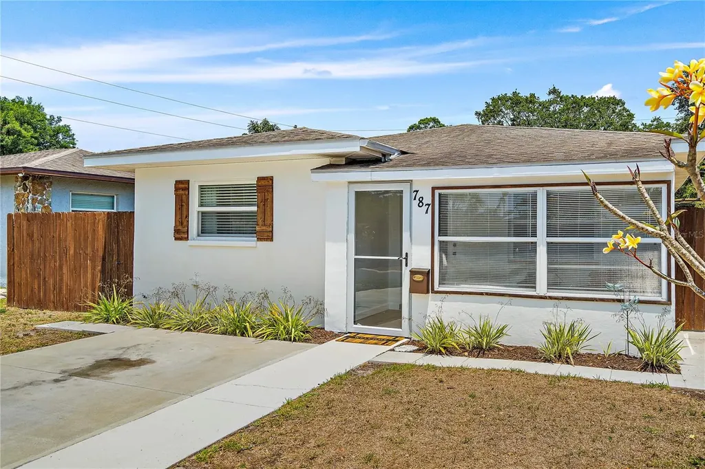 787 74th Avenue N St Petersburg FL 33702