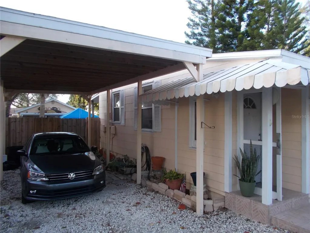 4158 County Road 16 St Petersburg FL 33709
