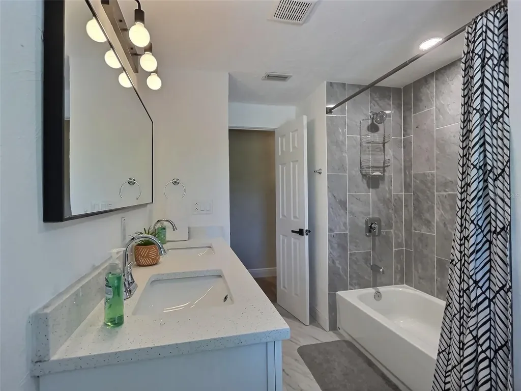 4658 Maceachen Boulevard Sarasota FL 34233