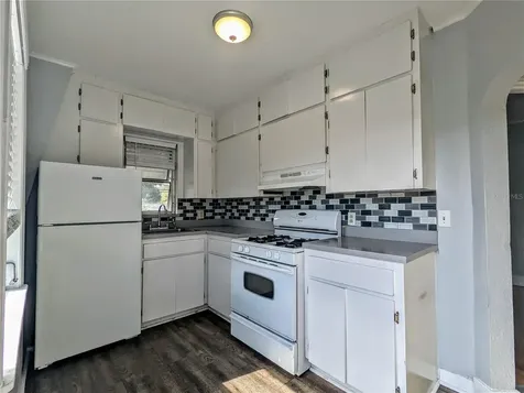 442 30th Avenue N St Petersburg FL 33704