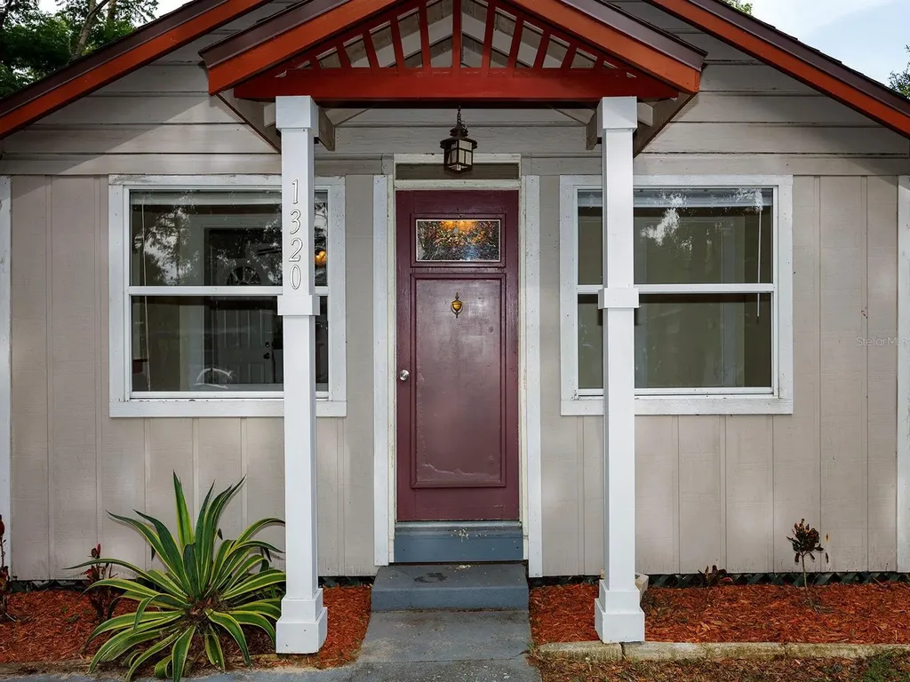 1320 N Alabama Avenue Deland FL 32724
