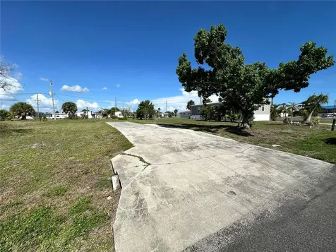 1427 Seagull Drive Englewood FL 34224