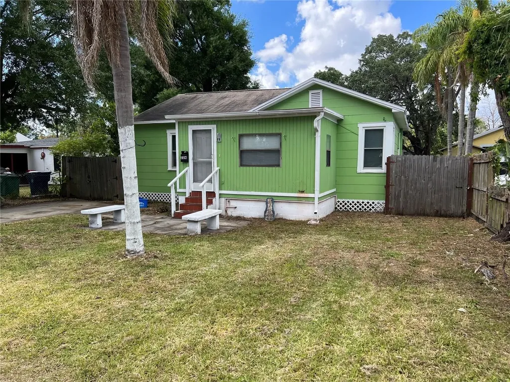 2214 Linsey Street Tampa FL 33605
