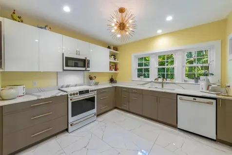 208 75th Street Holmes Beach FL 34217