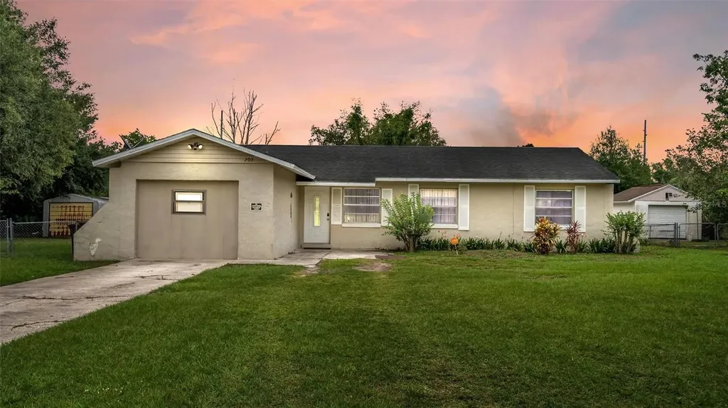 205 Honey Bee Lane Polk City FL 33868