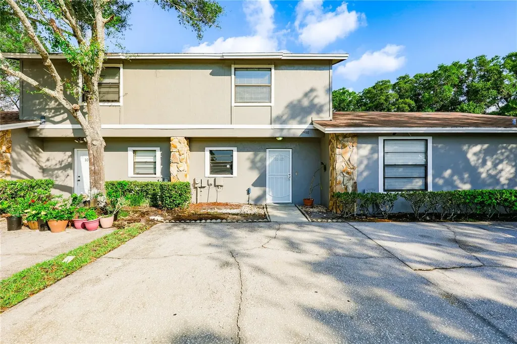 10103 Lake Oak Circle Tampa FL 33624