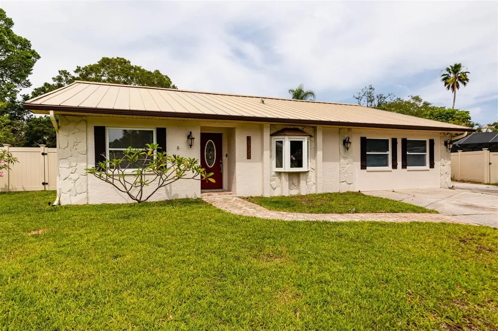 2515 Briarwood Court Clearwater FL 33761