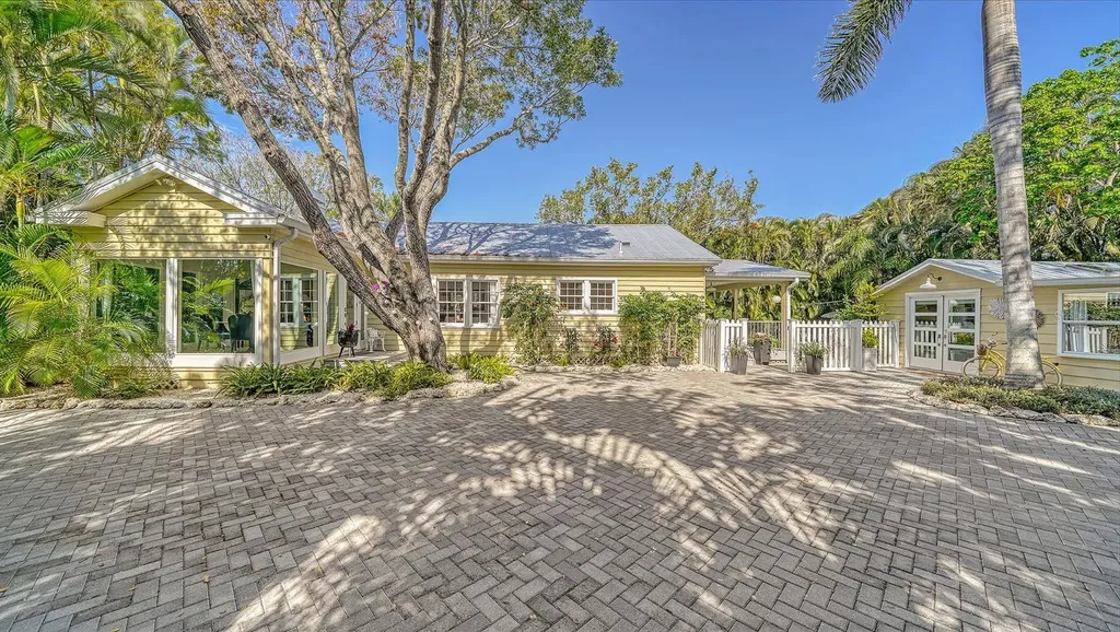 763 Siesta Drive Sarasota FL 34242