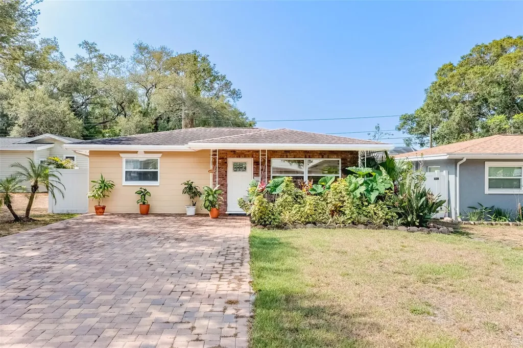 5234 11th Avenue N St Petersburg FL 33710