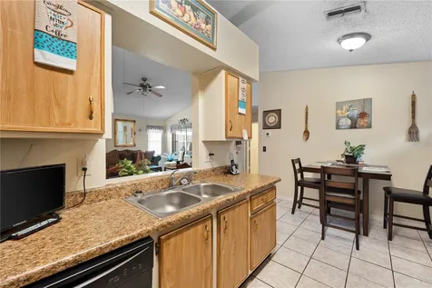 4660 E Eastwind Drive Plant City FL 33566