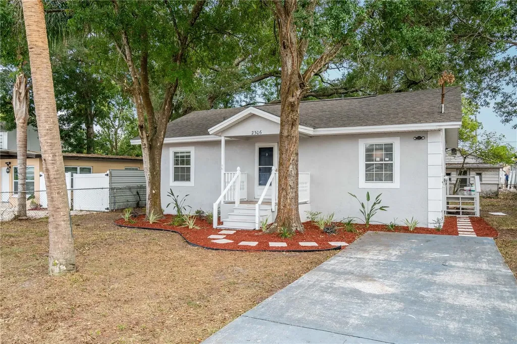 2306 W Powhatan Avenue Tampa FL 33603