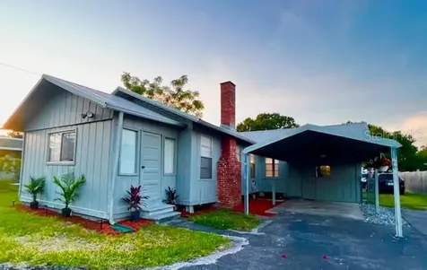 1105 30th Avenue E Bradenton FL 34208
