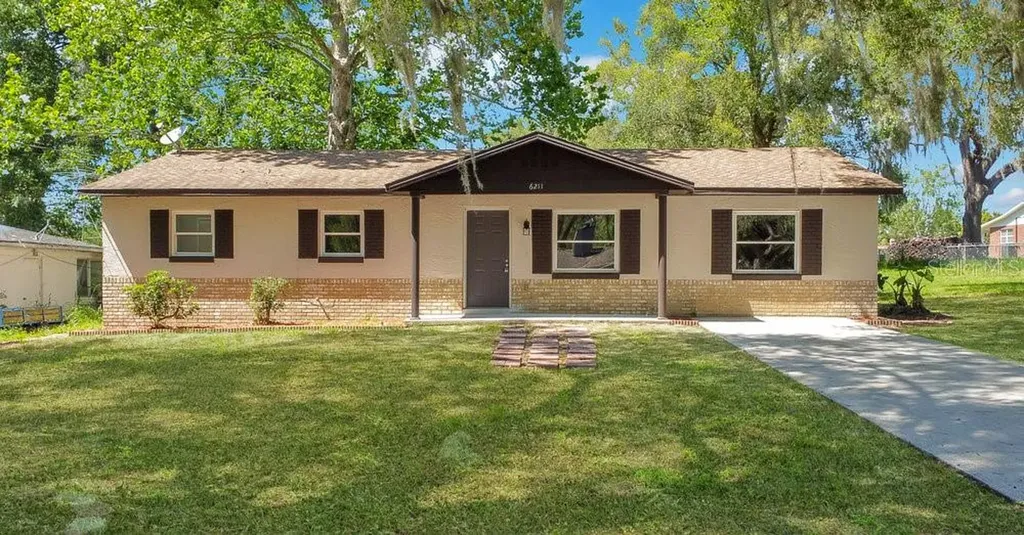 6211 Ashland Avenue Leesburg FL 34748