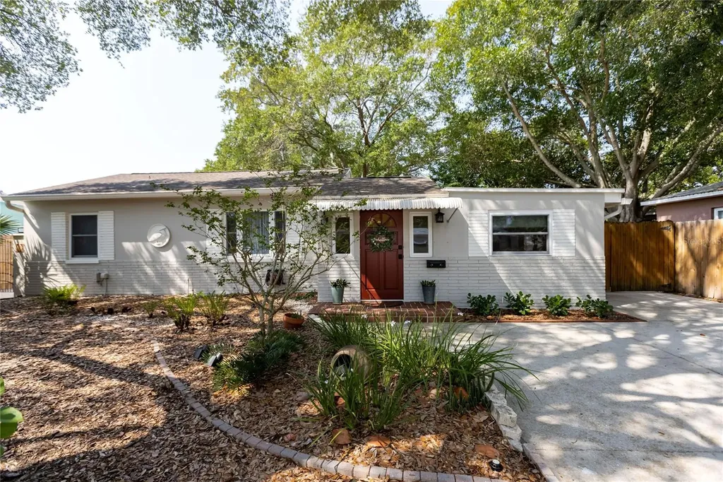 1641 Canterbury Road N St Petersburg FL 33710