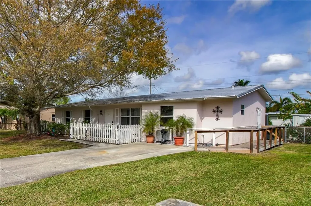 336 44th Street Court W Palmetto FL 34221