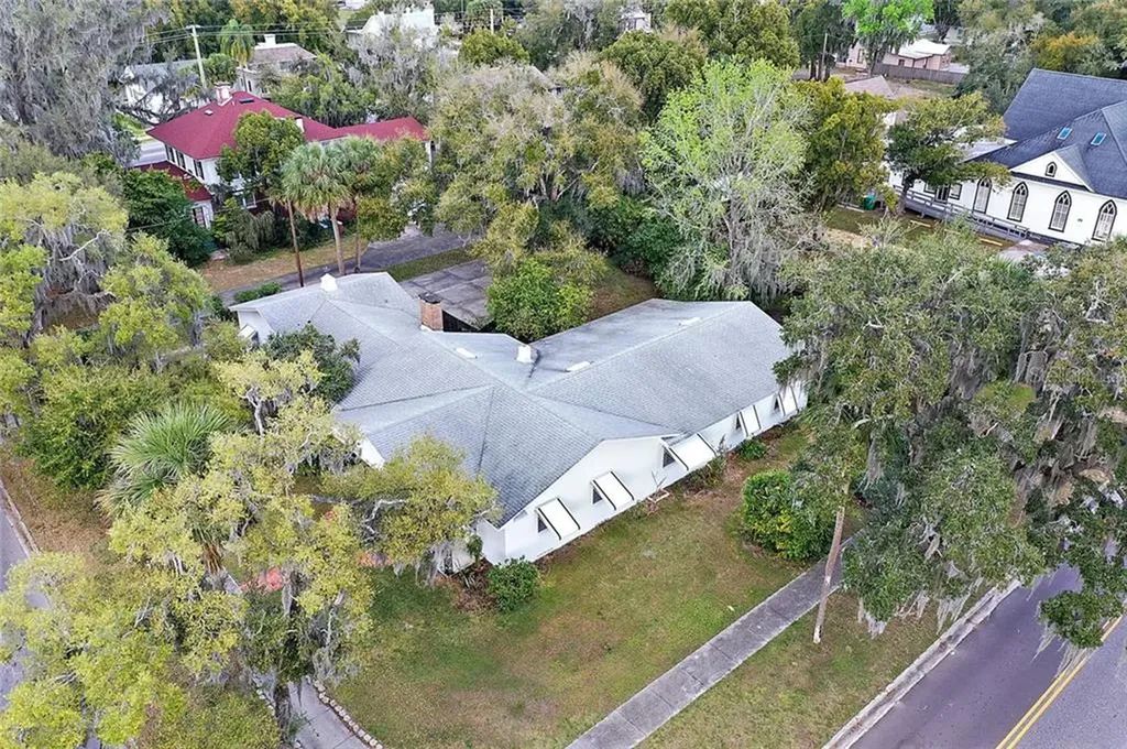 27 S Center Street Eustis FL 32726