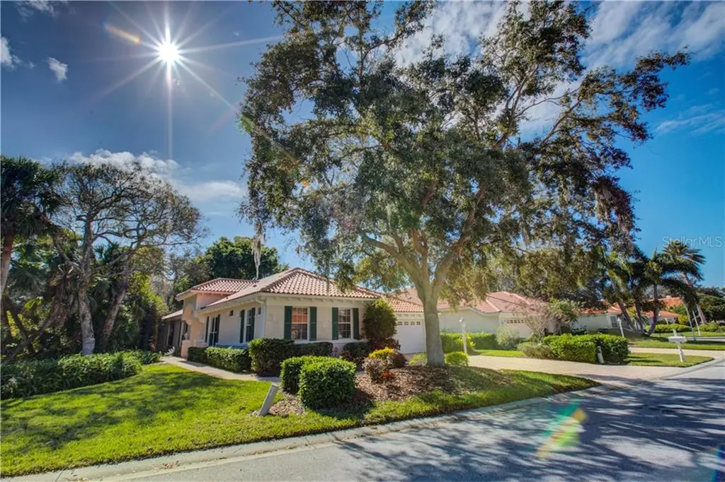 5018 Hanging Moss Lane Sarasota FL 34238