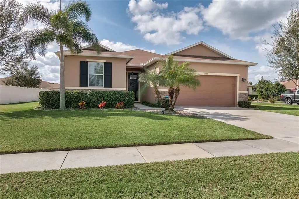 1329 Smith Avenue Tavares FL 32778