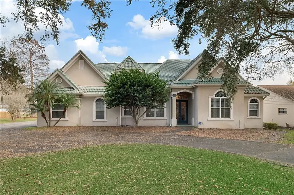 806 N Shore Drive Leesburg FL 34748