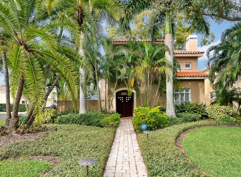 3921 W San Luis Street Tampa FL 33629