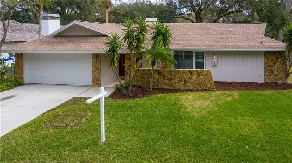 136 Mayfair Circle W Palm Harbor FL 34683