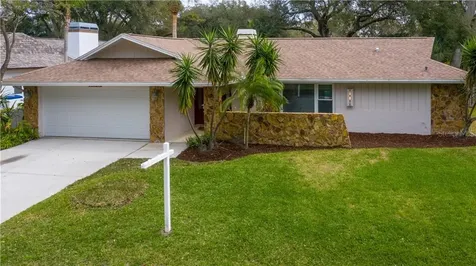 136 Mayfair Circle W Palm Harbor FL 34683