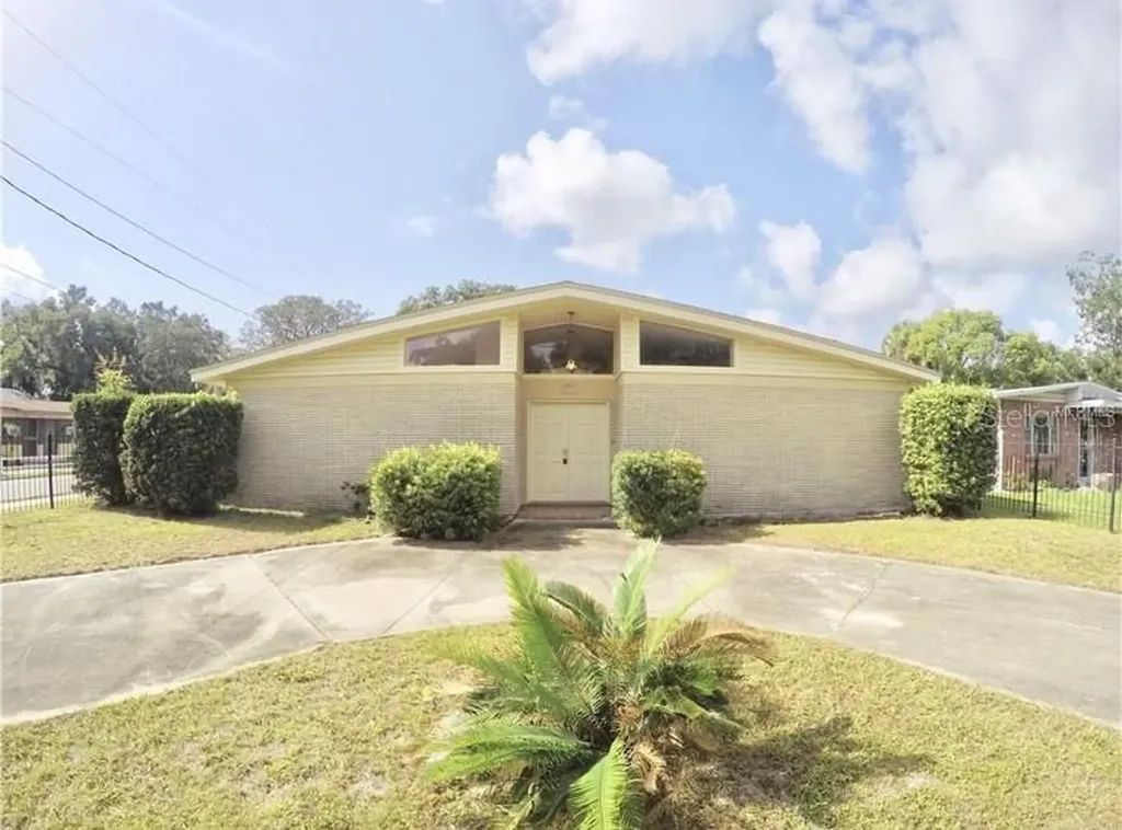2421 E Cayuga Street Tampa FL 33610