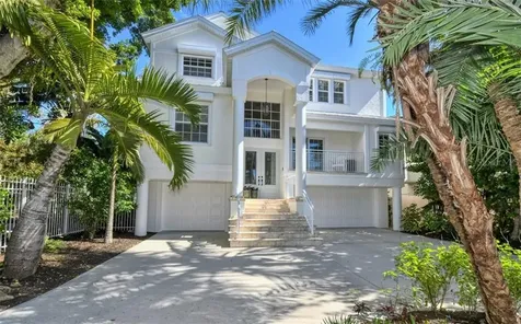 56 Island Circle Sarasota FL 34242