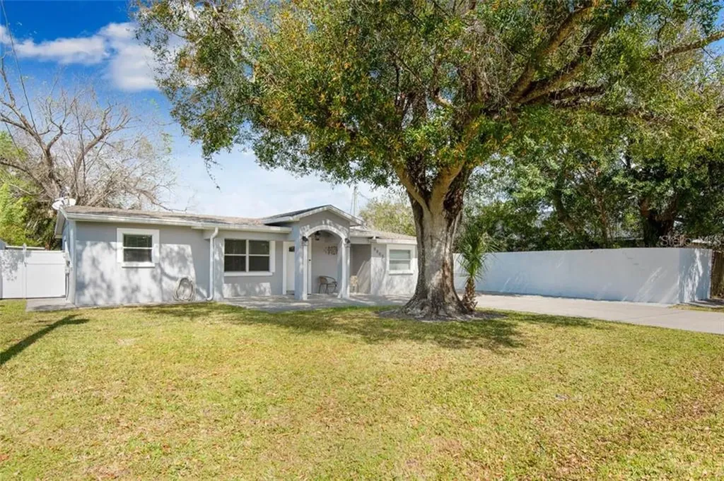 8805 W Cluster Avenue Tampa FL 33615