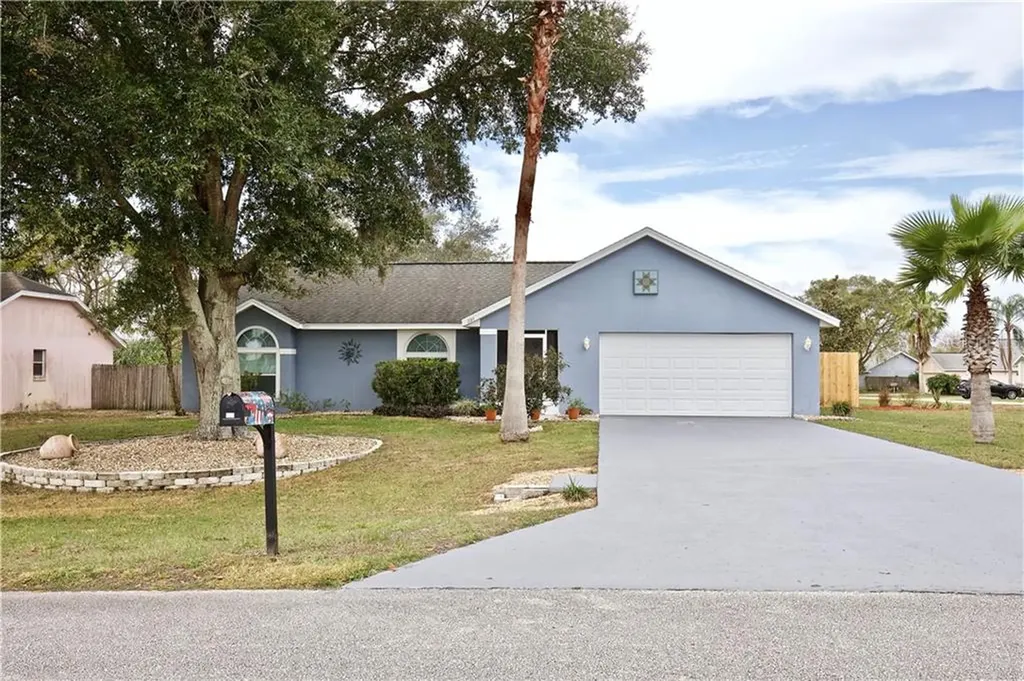 221 Bentley Oaks Boulevard Davenport FL 33896