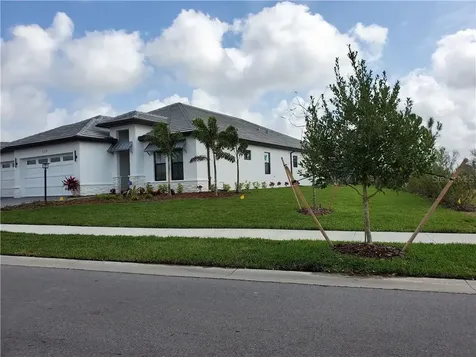 8229 Grande Shores Drive Sarasota FL 34240