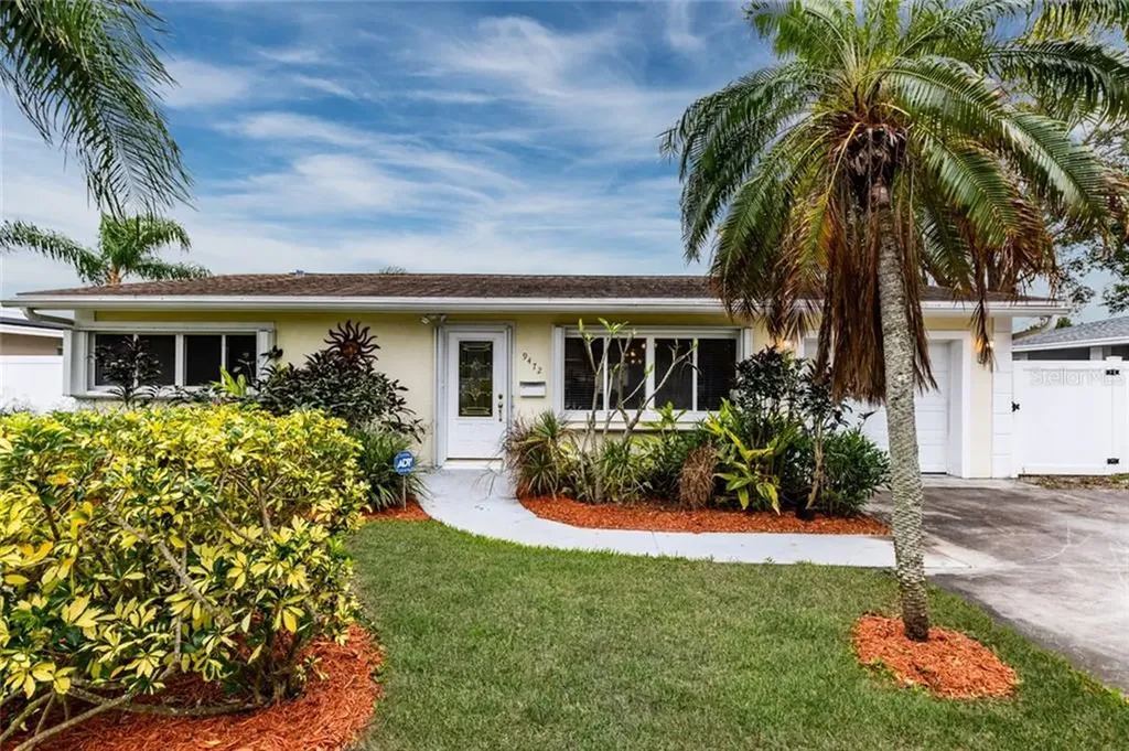 9472 Treasure Lane NE St Petersburg FL 33702