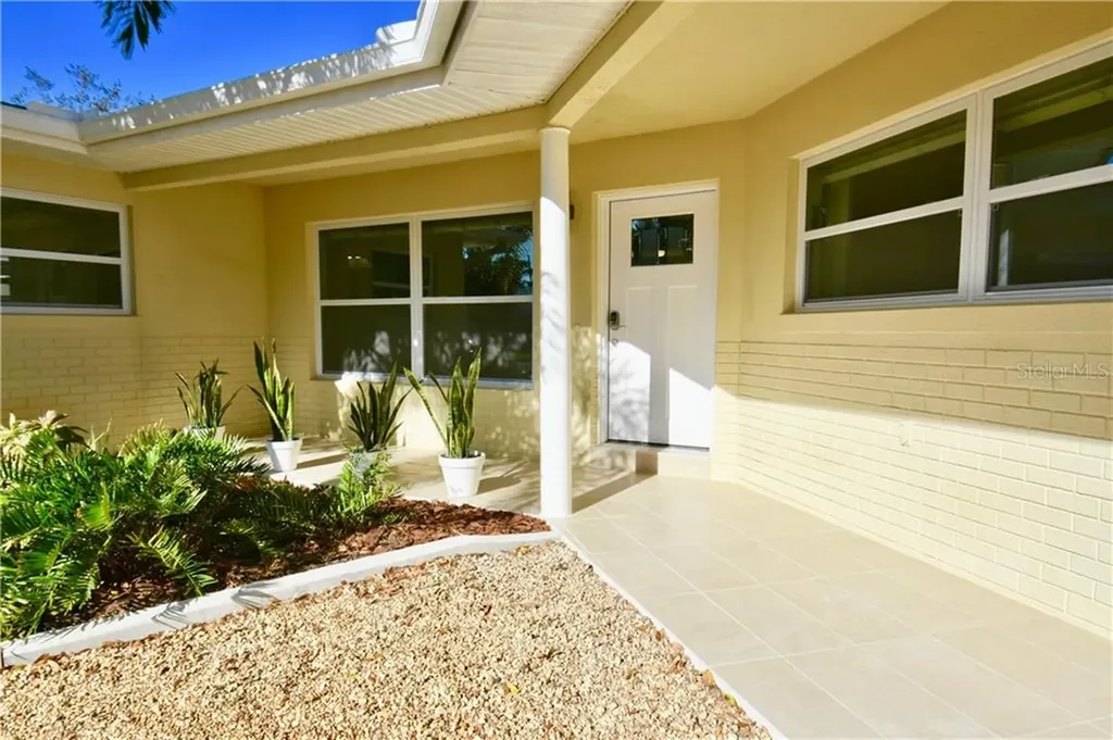 1323 Augusta Lane S St Petersburg FL 33707