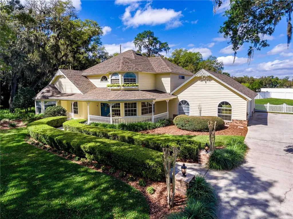 1108 Hunt Club Lane Valrico FL 33594