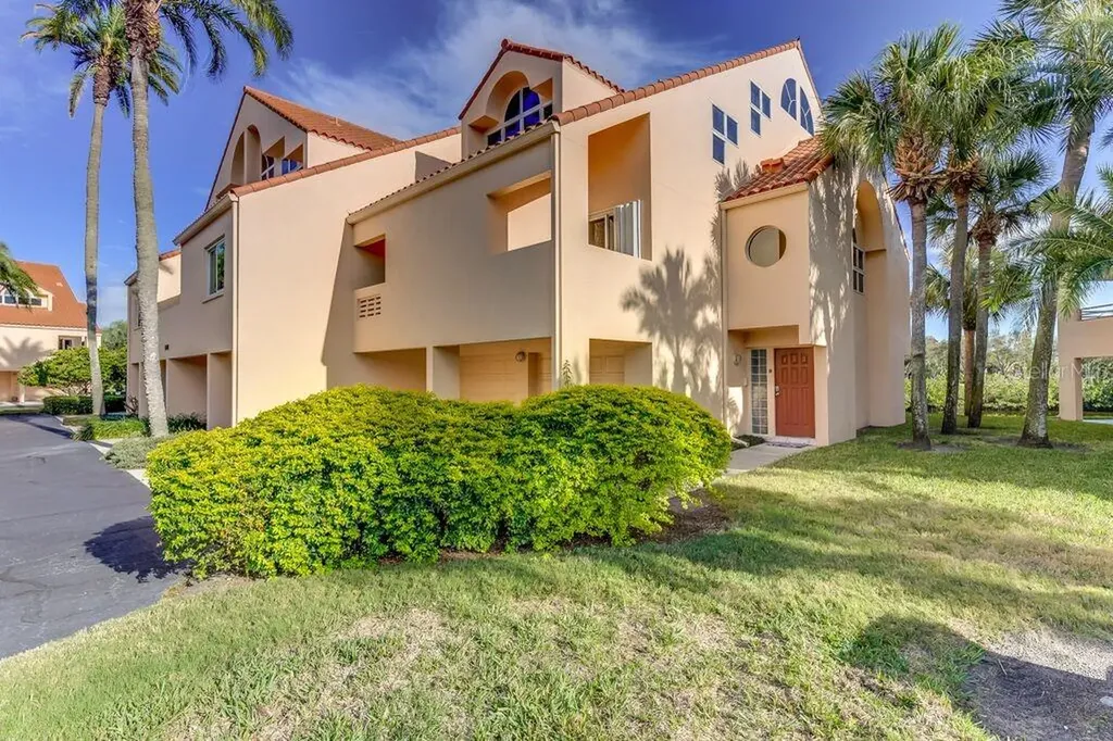 1620 Royal Palm Drive S St Petersburg FL 33707