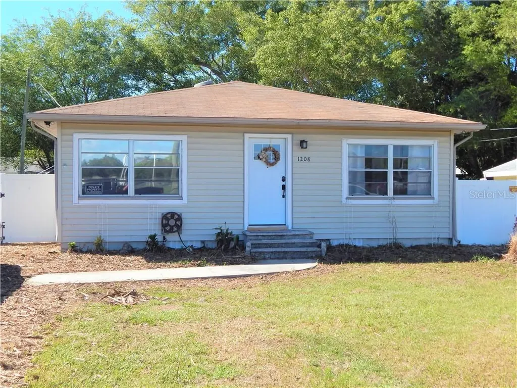 1208 35th Street W Bradenton FL 34205