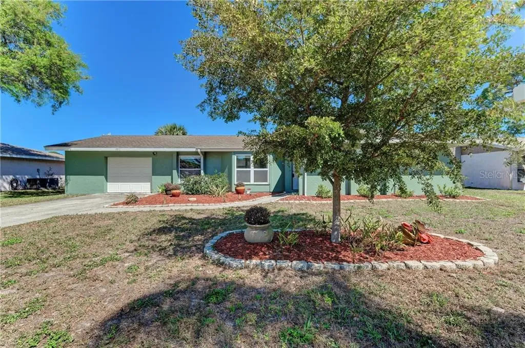 1011 Southern Pine Lane Sarasota FL 34243