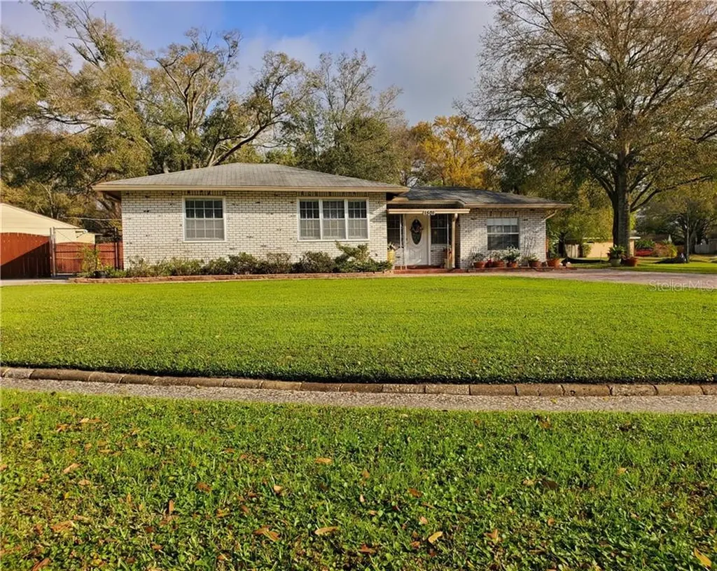 1501 W Barr Drive Tampa FL 33603