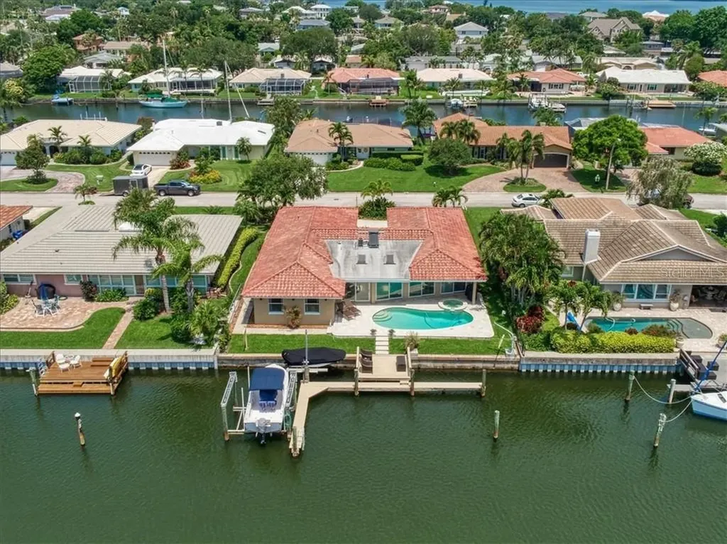 2016 Michigan Avenue NE St Petersburg FL 33703