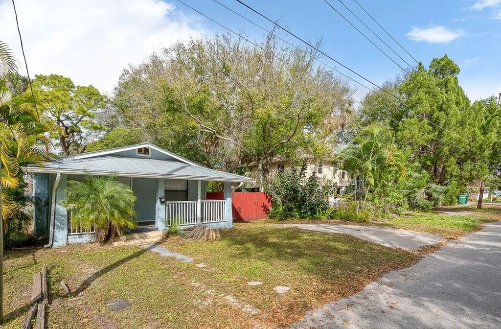 2210 Saxon Street Tampa FL 33605