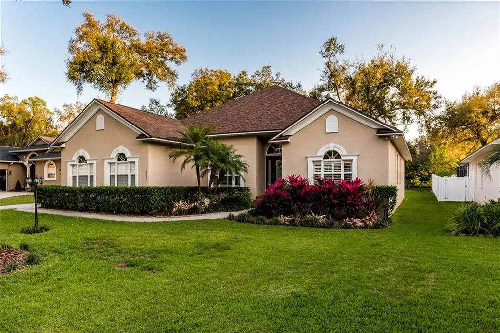 2409 Valrico Forest Drive Valrico FL 33594
