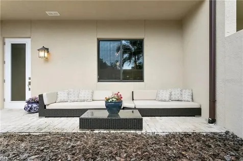 807 Highland Street N St Petersburg FL 33701