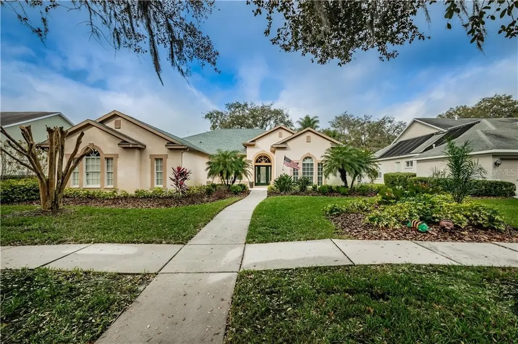 5703 Eaglemount Circle Lithia FL 33547