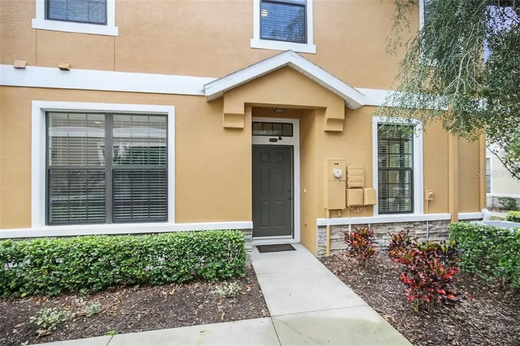 16619 Kingletside Court Lithia FL 33547