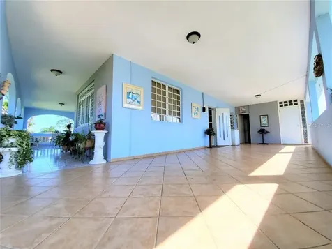 Km 10.0 Int Pr-686 Vega Baja PR 00693
