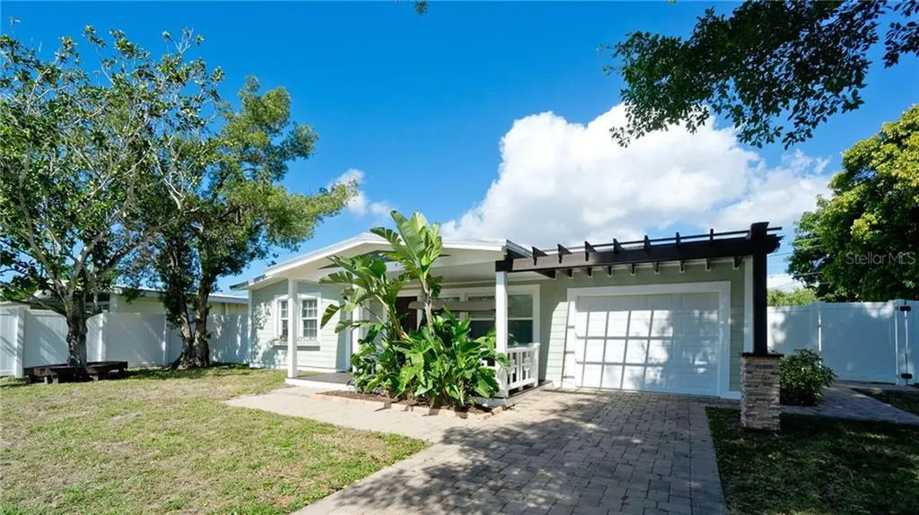 2304 N Radcliffe Place Bradenton FL 34207