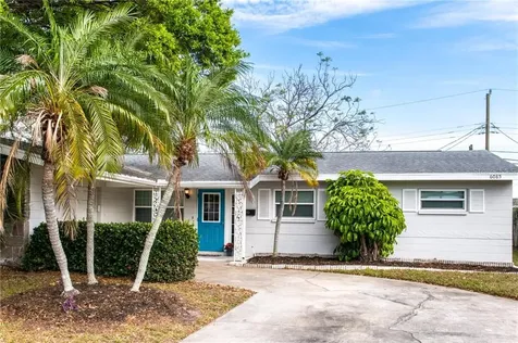 6085 30th Avenue N St Petersburg FL 33710