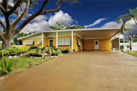 2732 Wisteria Place Sarasota FL 34239