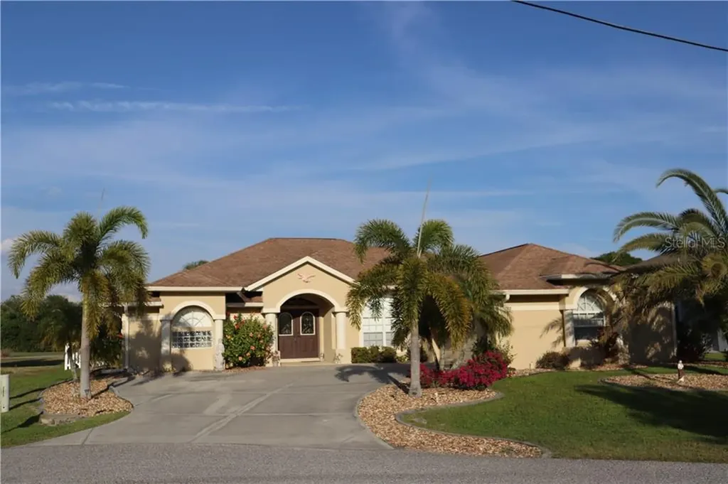 28 Clubhouse Court Rotonda West FL 33947